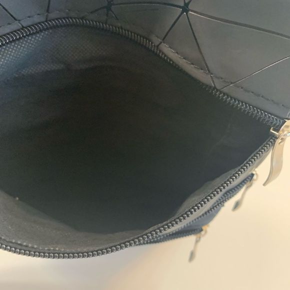 Geometric Four Pocket Crossbody Handbag –Black - Picture 5 of 9